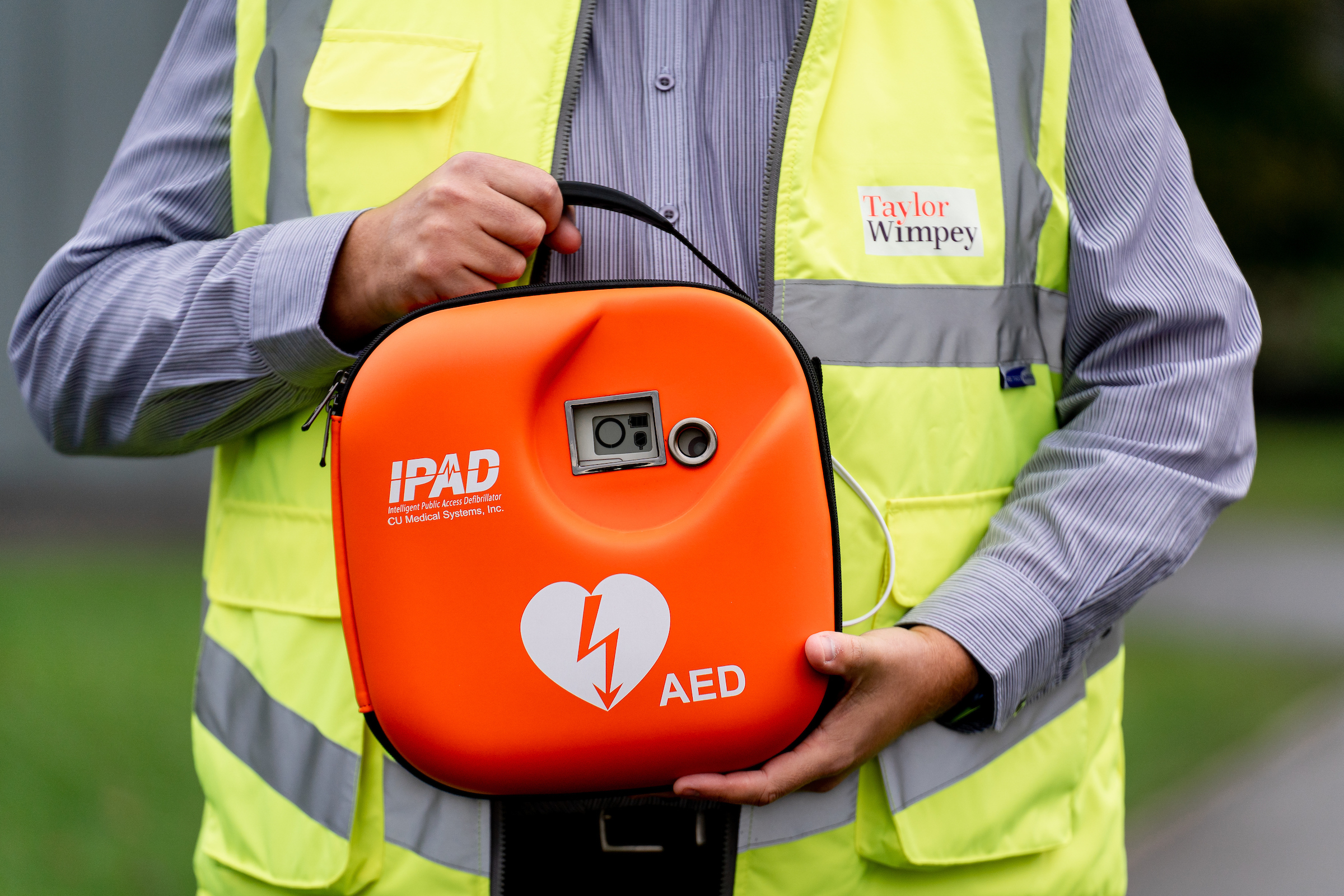 Taylor Wimpey donates defibrillator to Penicuik