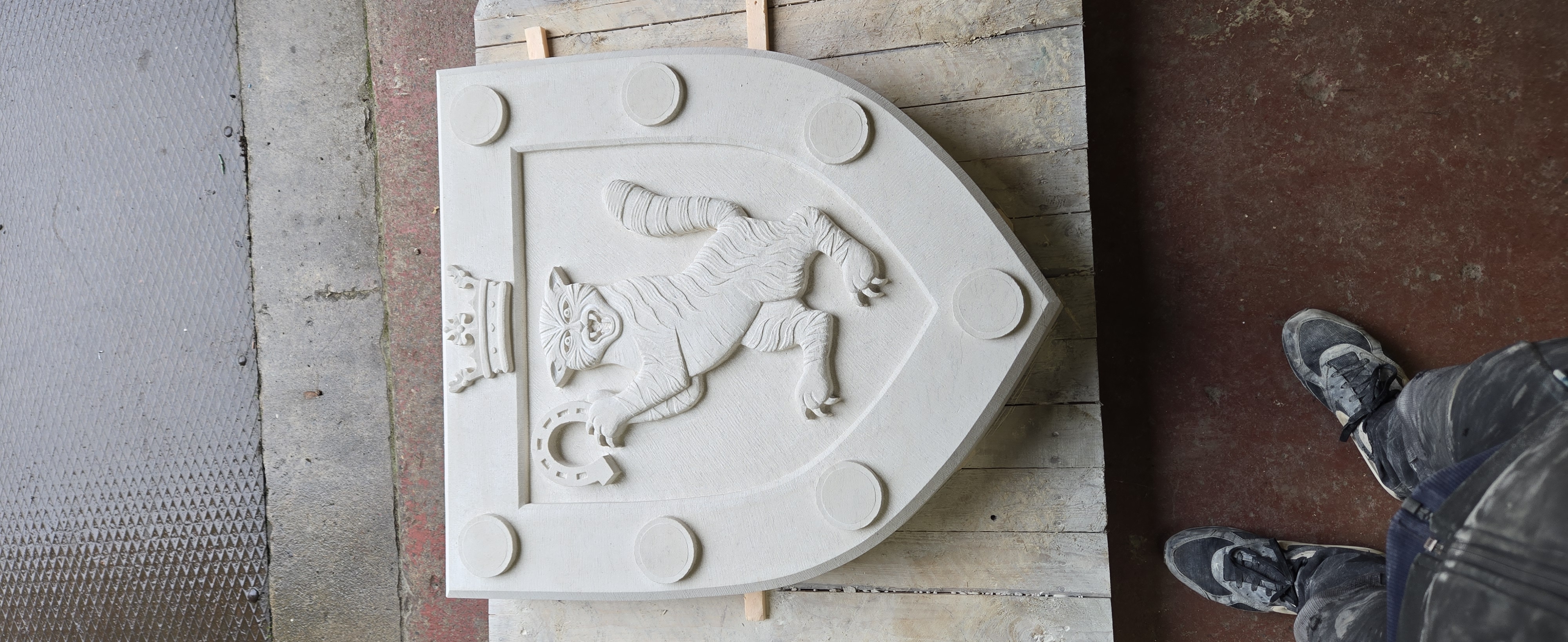 And finally... simply the crest