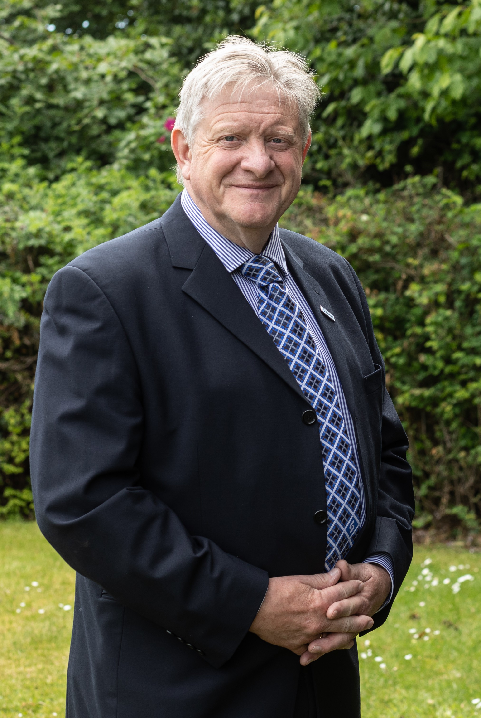 SELECT donates £2,500 to Prostate Scotland