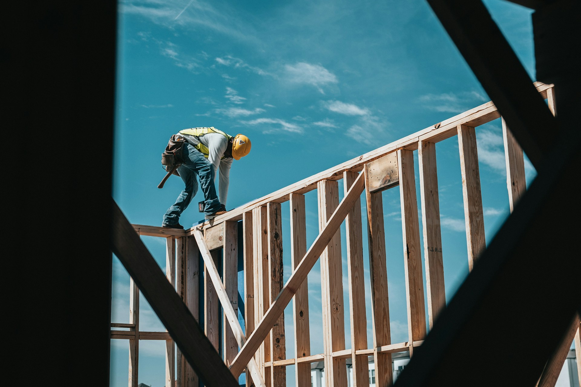 Housing slump continues to deepen UK construction downturn