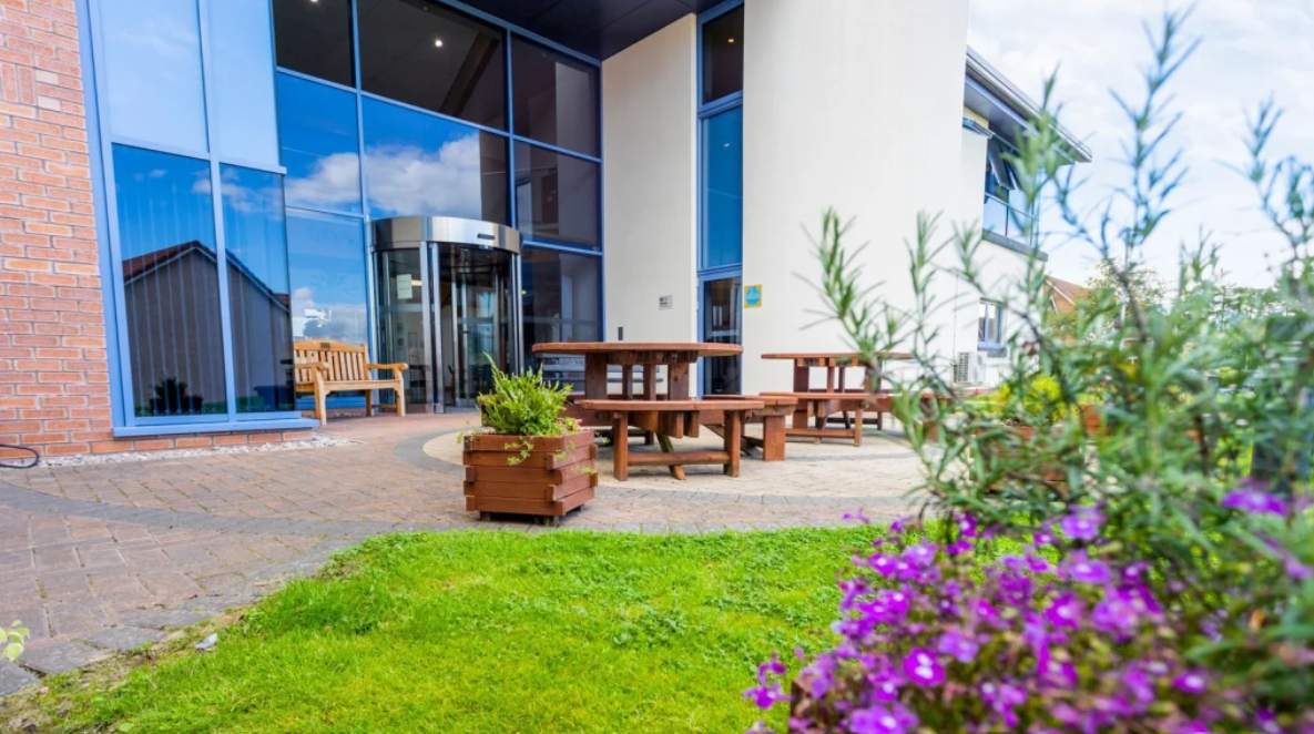 Kilbryde Hospice gets £2,000 funding from Persimmon