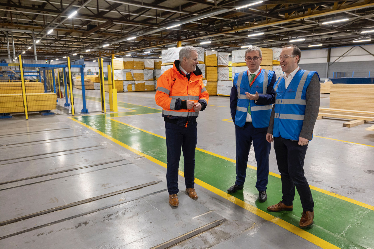 Irish housing minister visits Irvine timber facility