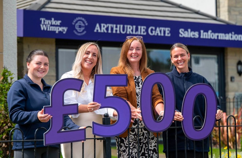 Taylor Wimpey West Scotland donates to Renfrewshire Foodbank