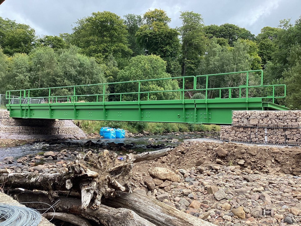 Two Groundforce bridges help APL Construction span watercourse