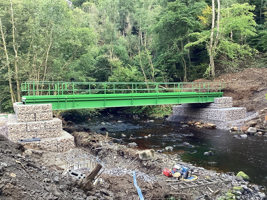 Two Groundforce bridges help APL Construction span watercourse