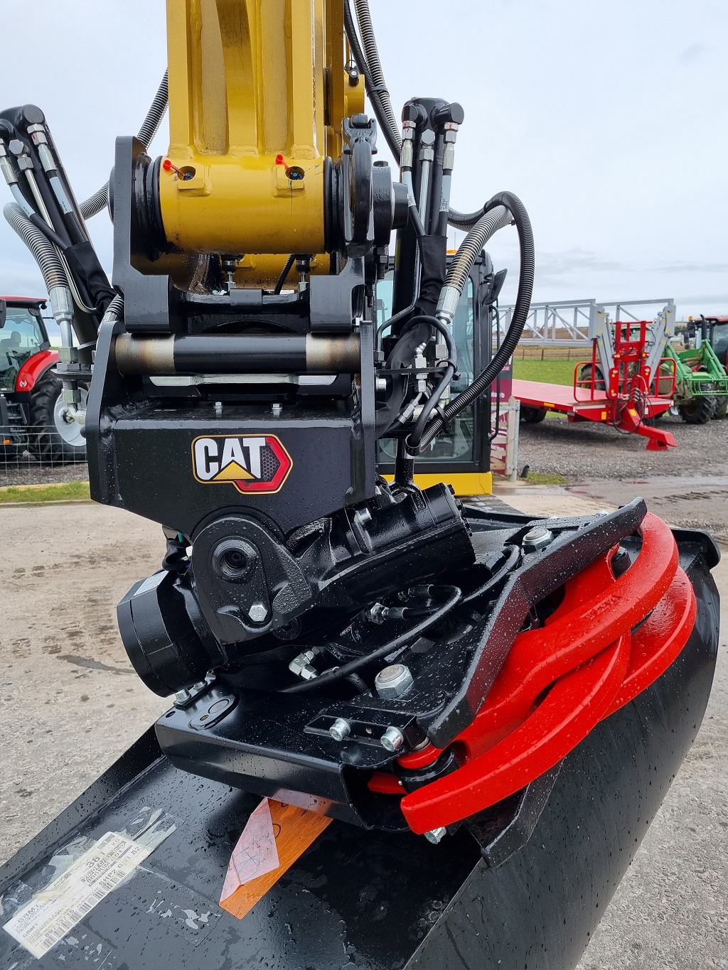 First Cat tilt rotator S8 now available in UK