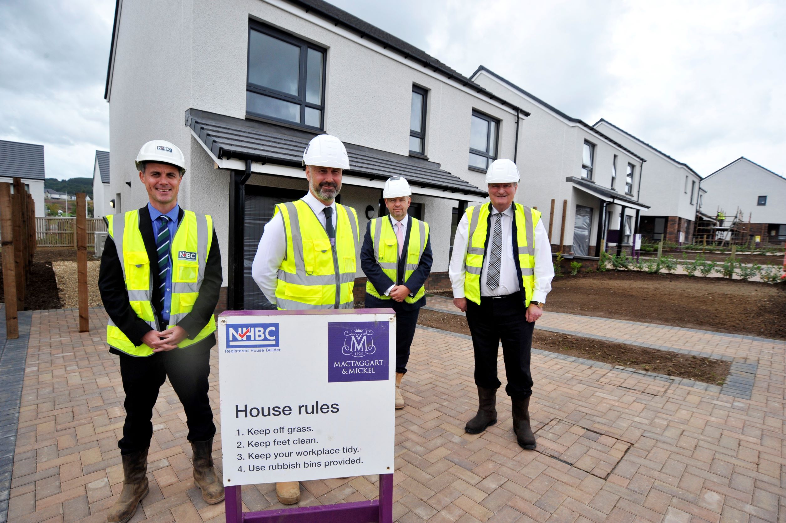 Award-winning site manager welcomes MP visit to Ayrshire development