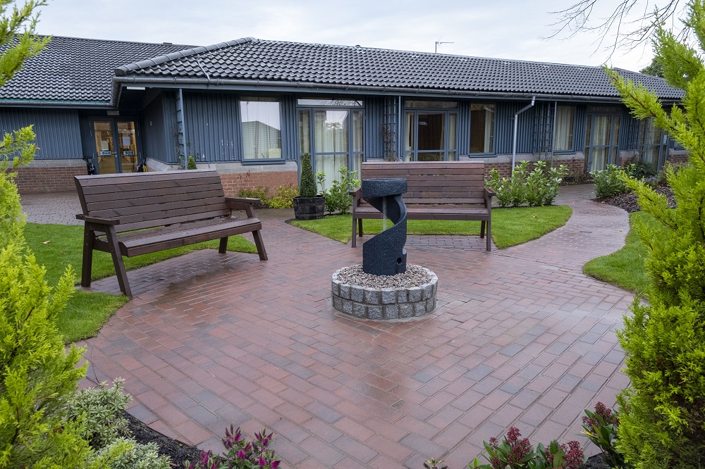 St Andrew’s Hospice enjoys new serenity garden thanks to Barratt