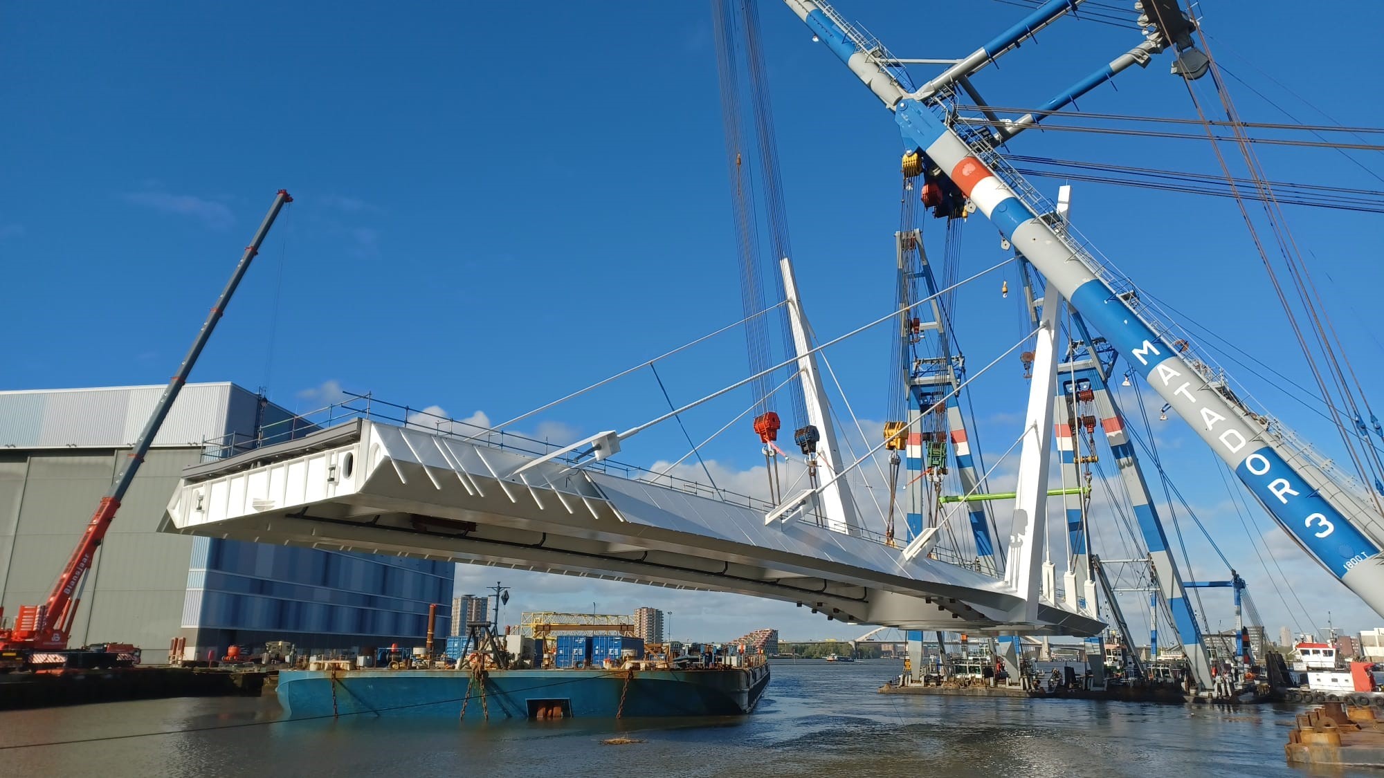 First section of the first opening road bridge over the River Clyde arrives in Renfrewshire