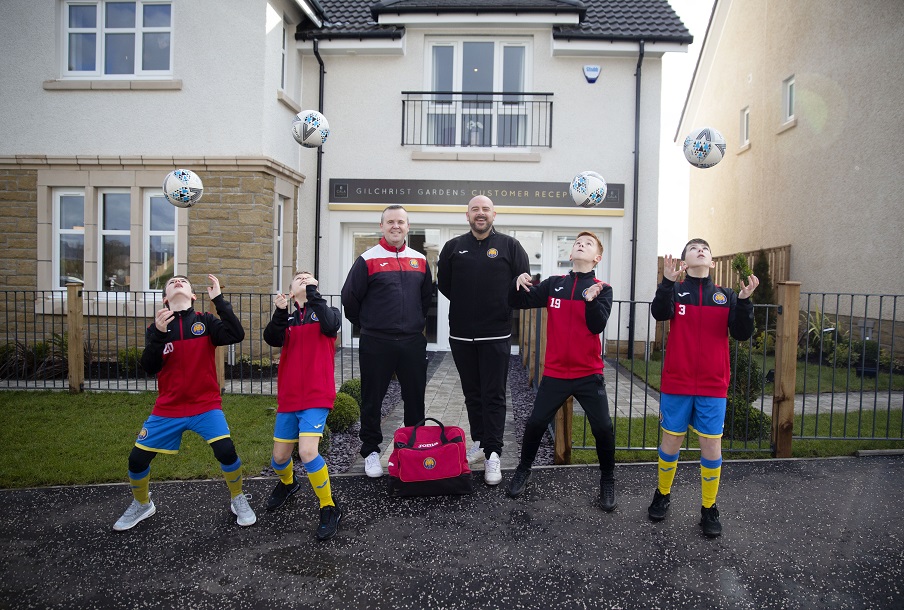 Renfrewshire football team scores funding from CALA