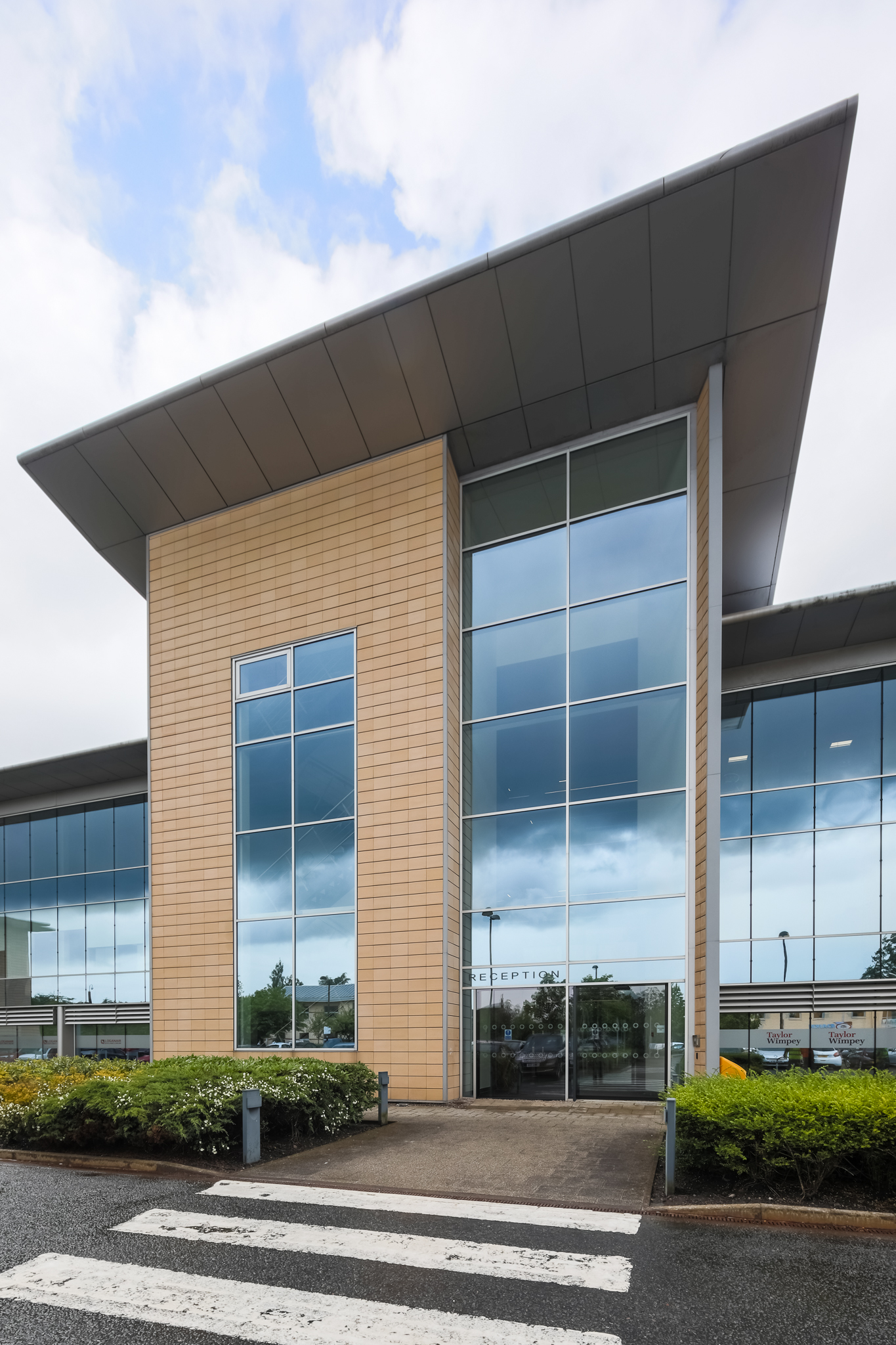 Clark Contracts completes office fit out at Glasgow Airport Business Park