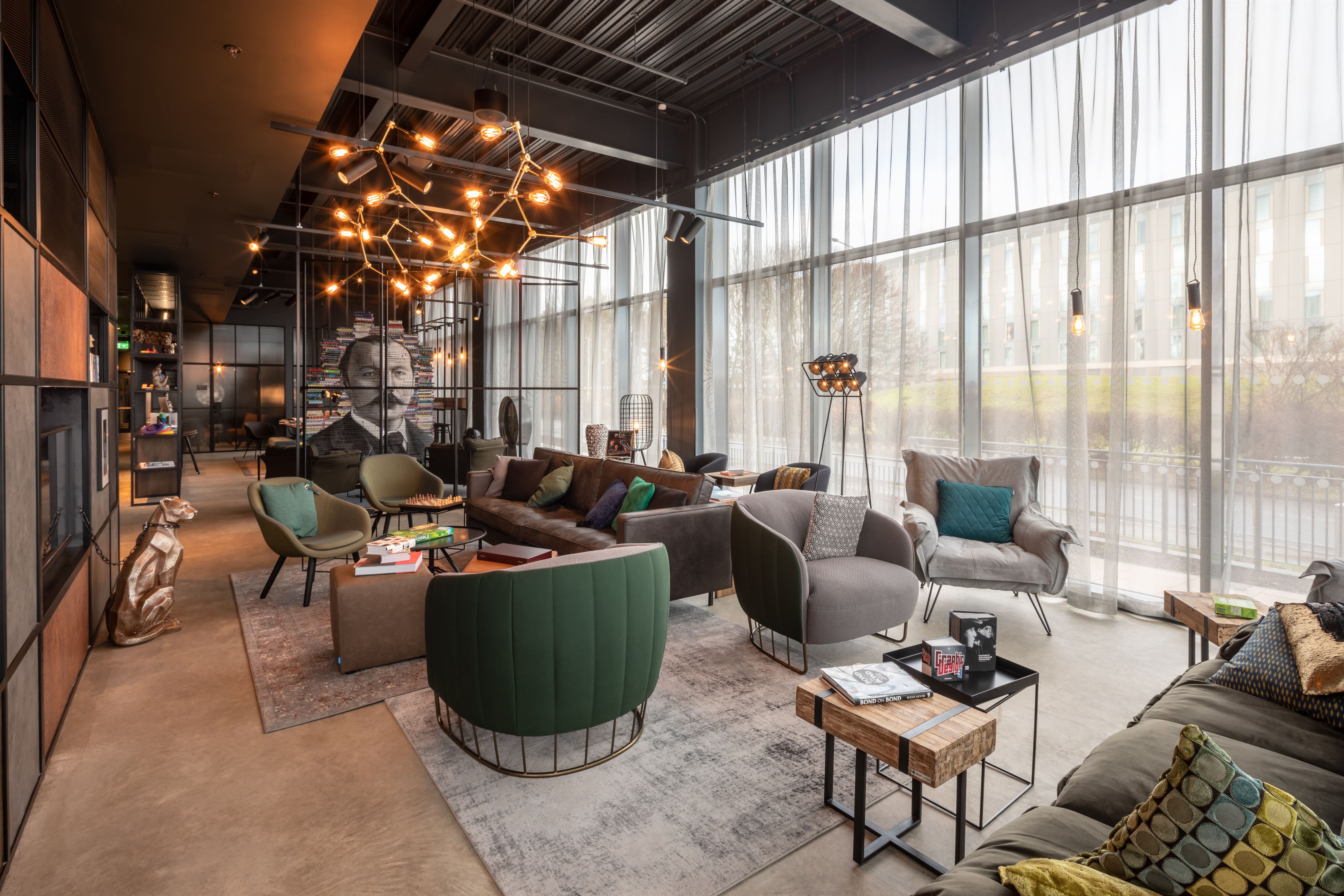 Cube Glass adds sparkle to Edinburgh’s new Moxy Hotel