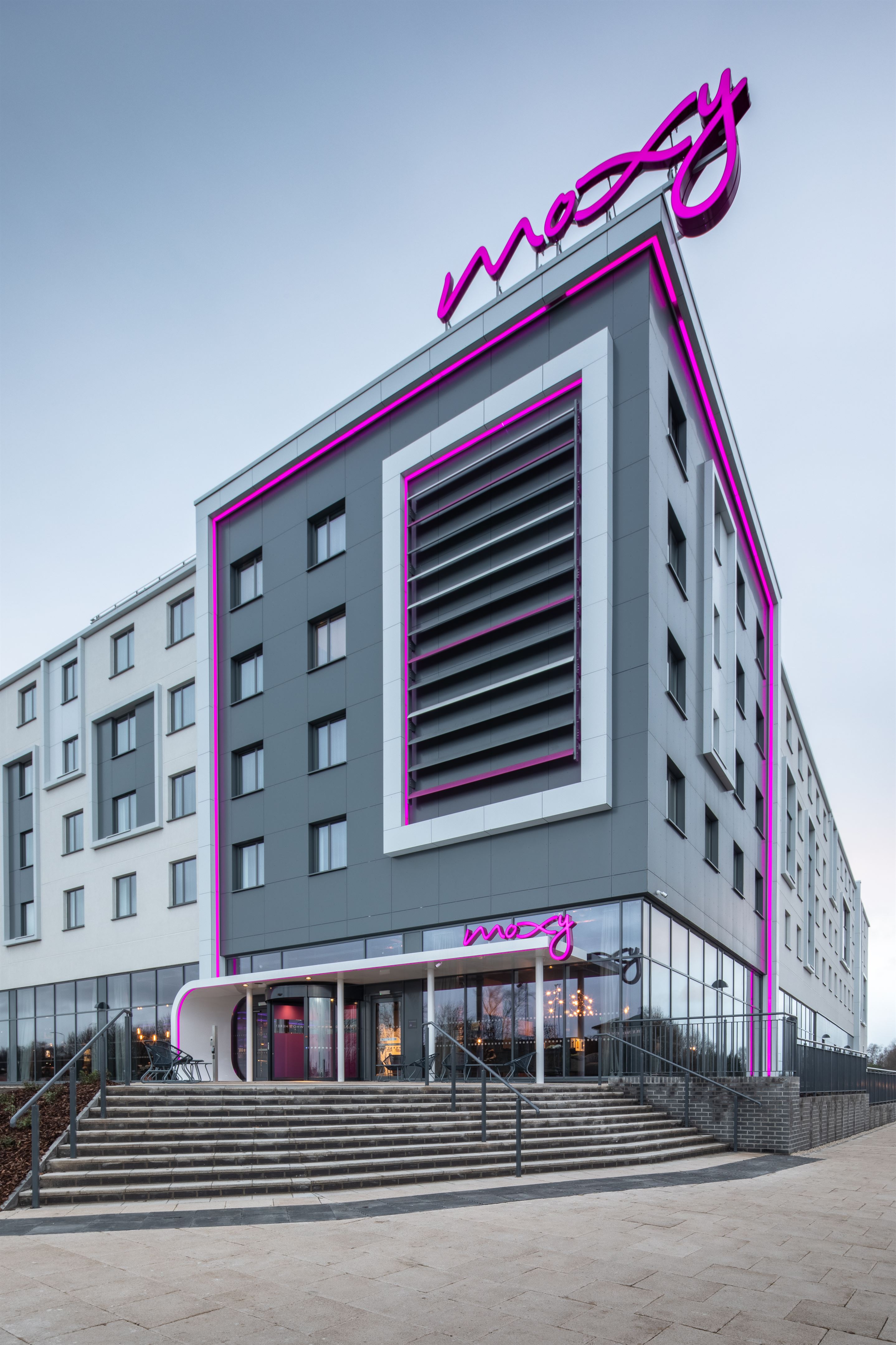 Cube Glass adds sparkle to Edinburgh’s new Moxy Hotel