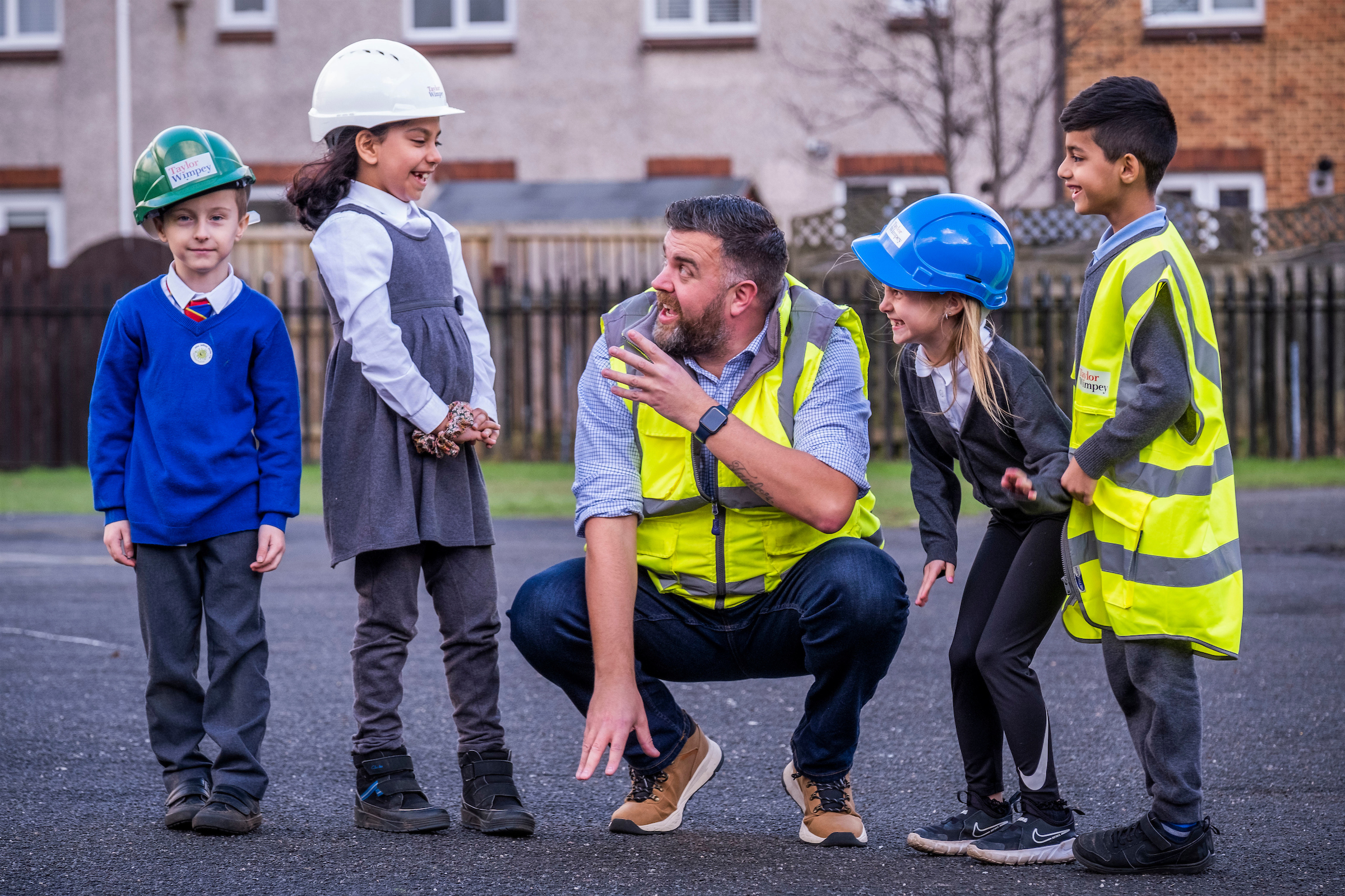 Taylor Wimpey gives lesson in safety to local school children in Renfrew