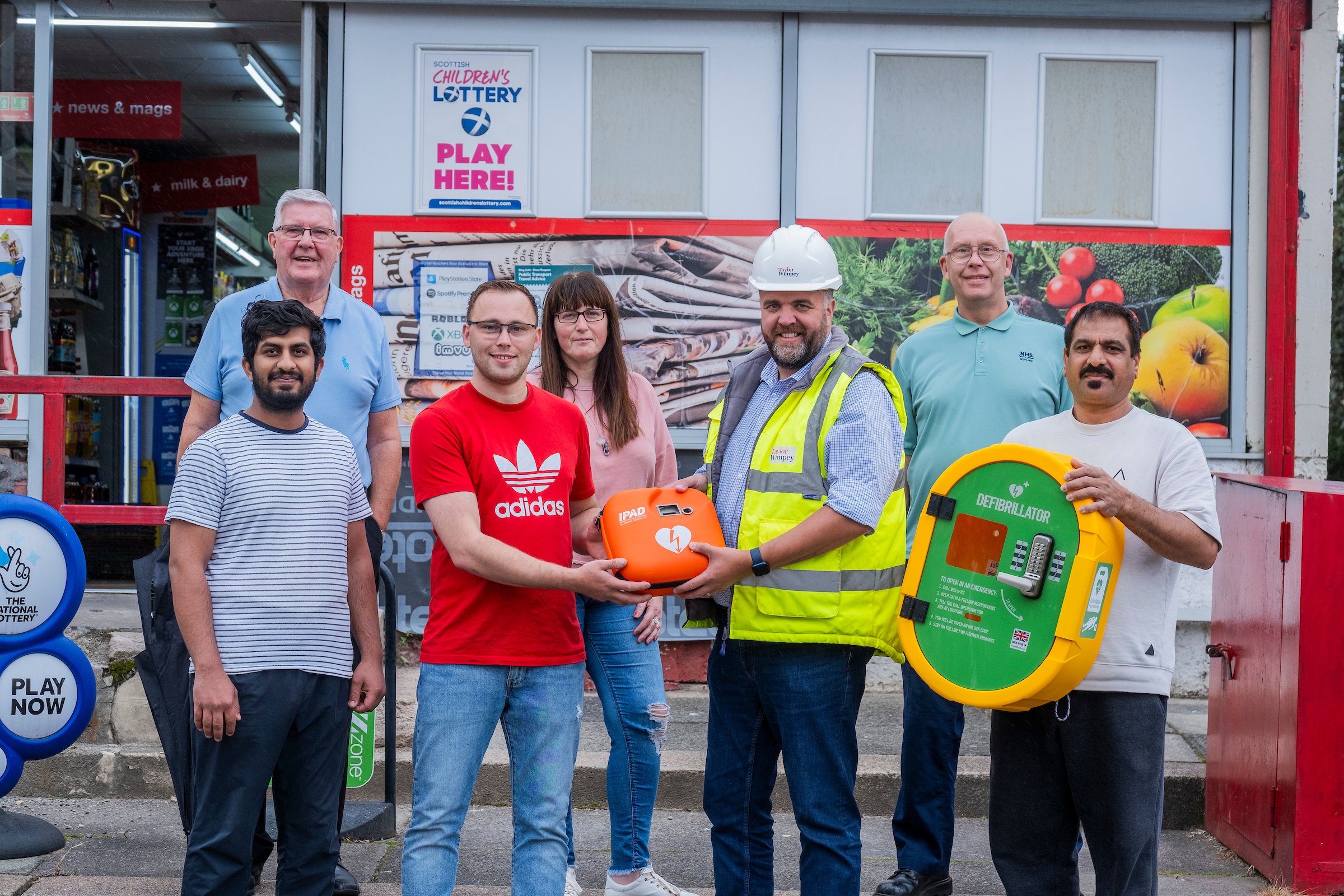 Taylor Wimpey East Scotland donates lifesaving defibrillator in Bathgate