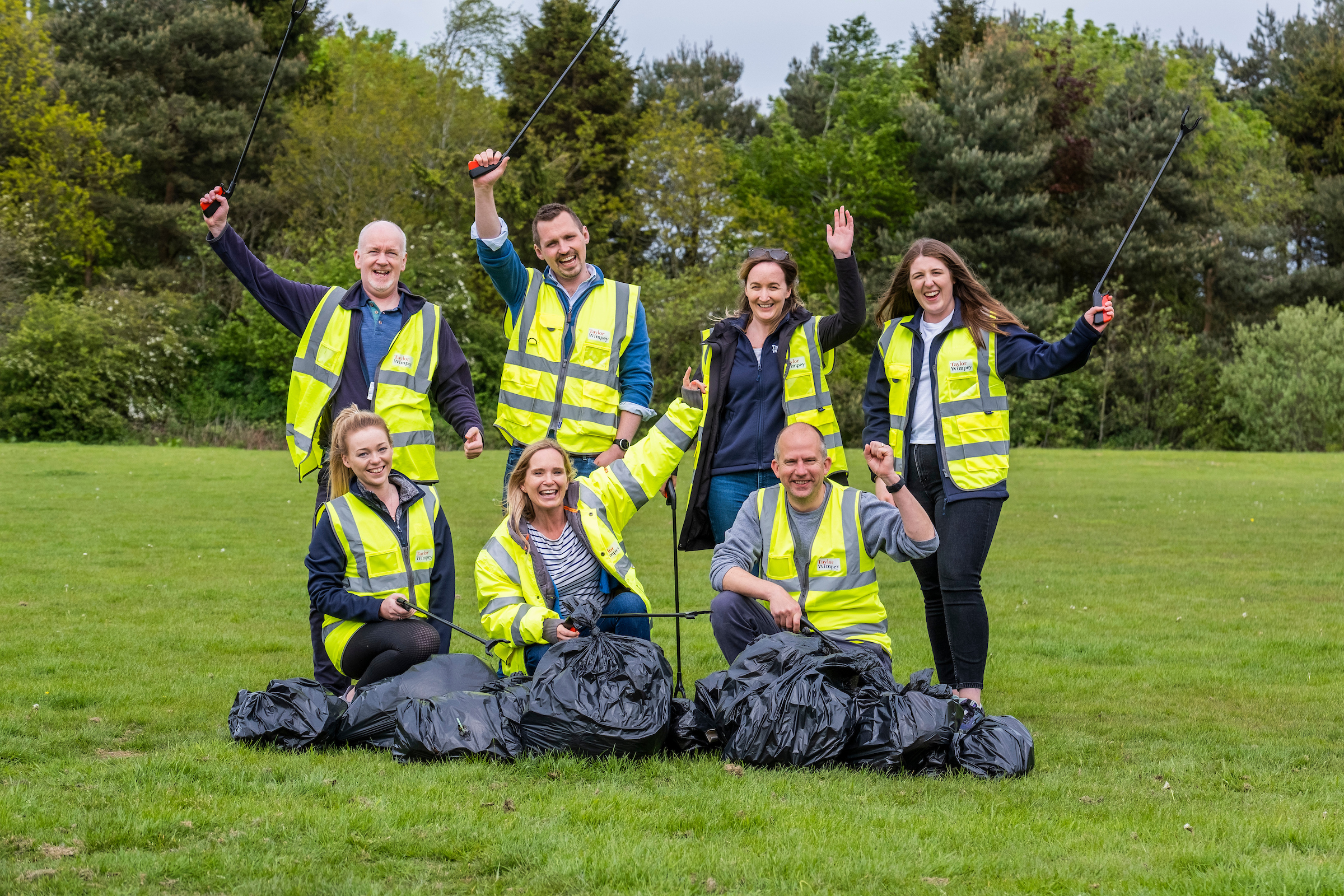 Taylor Wimpey volunteers take part in community clean-up in Fife