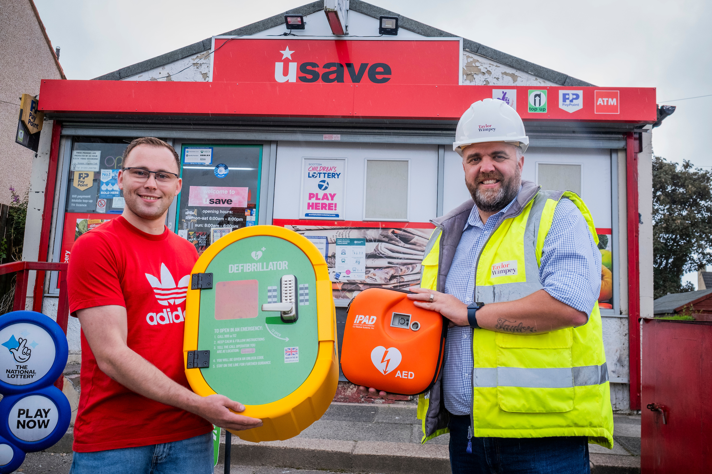 Taylor Wimpey East Scotland donates lifesaving defibrillator in Bathgate
