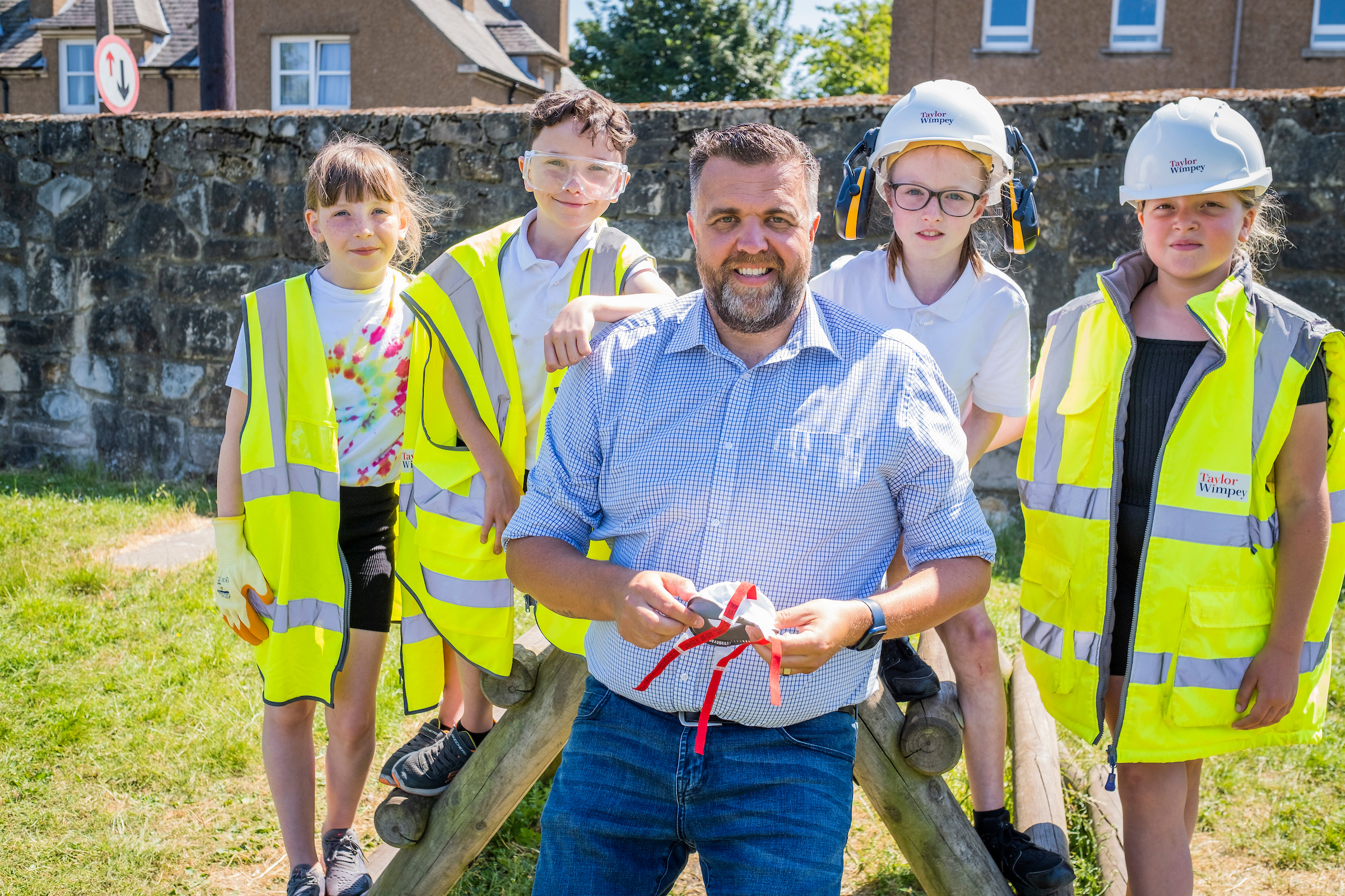 Taylor Wimpey gives lesson in safety to local school children in Edinburgh