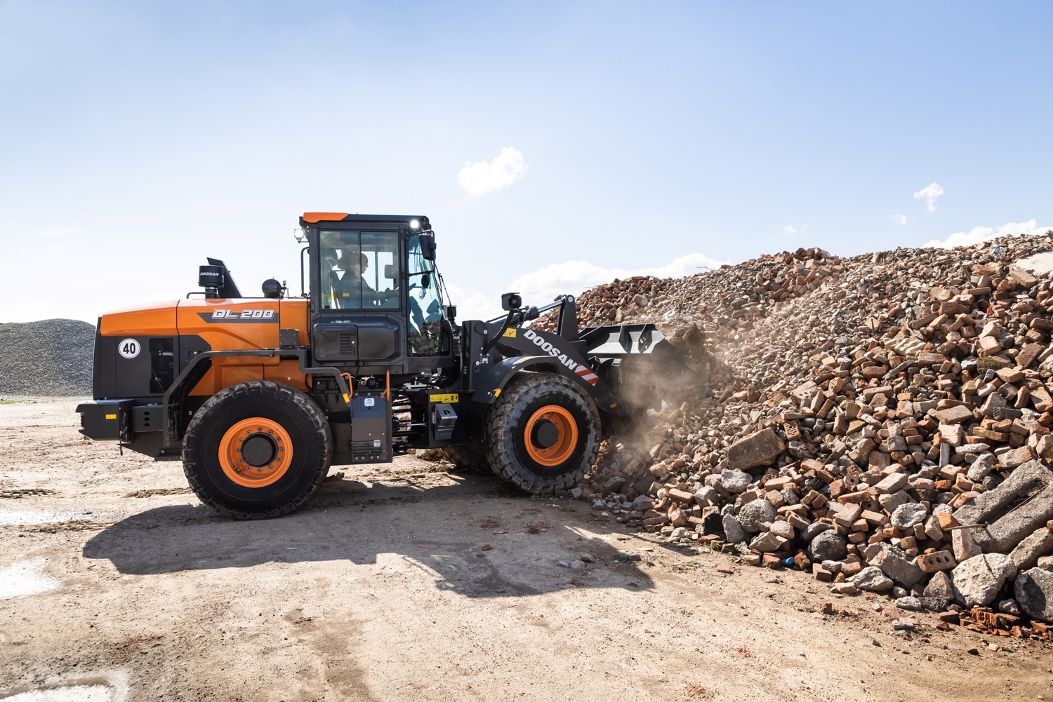 New DL200-7 completes Doosan’s DL-7 wheel loader family