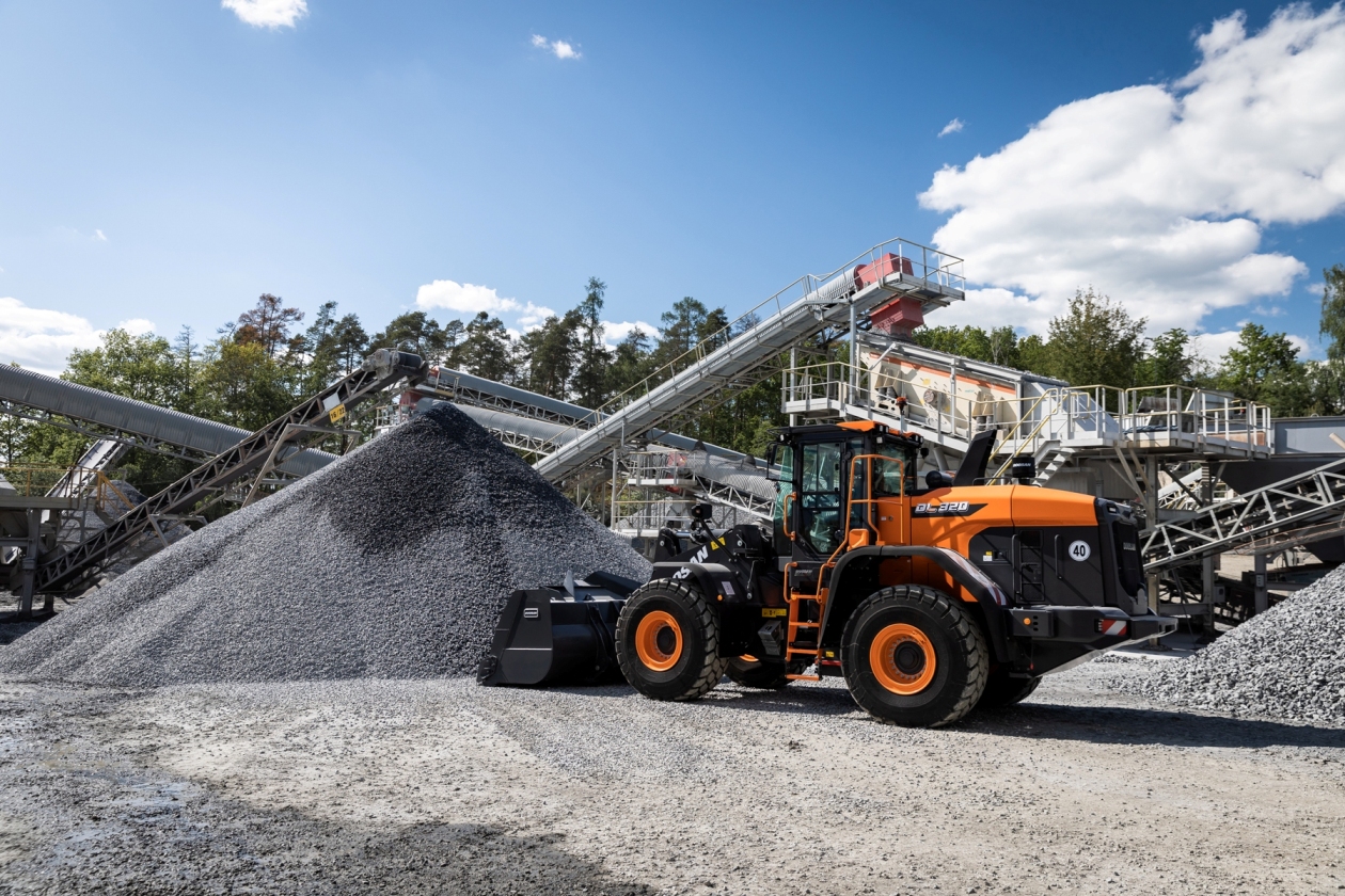 Balgownie premieres Doosan DX210LC-7 at ScotPlant 2022