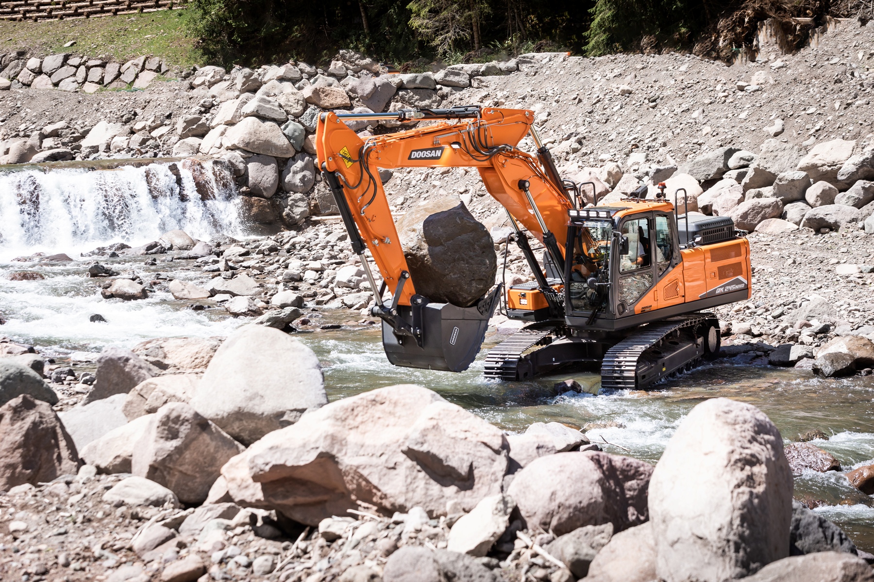 Doosan adds new DX245NHD-7 heavy duty crawler excavator