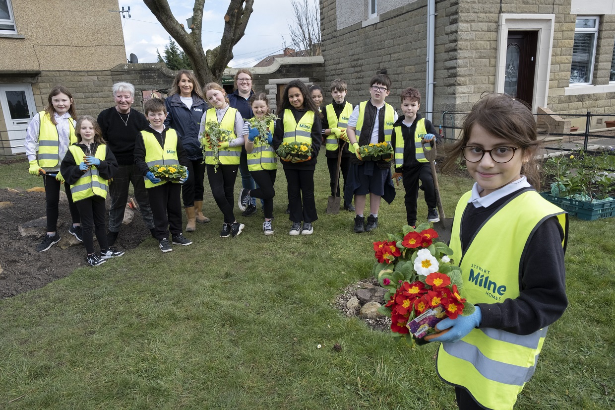 Stewart Milne Homes supports Danderhall’s next generation of budding gardeners