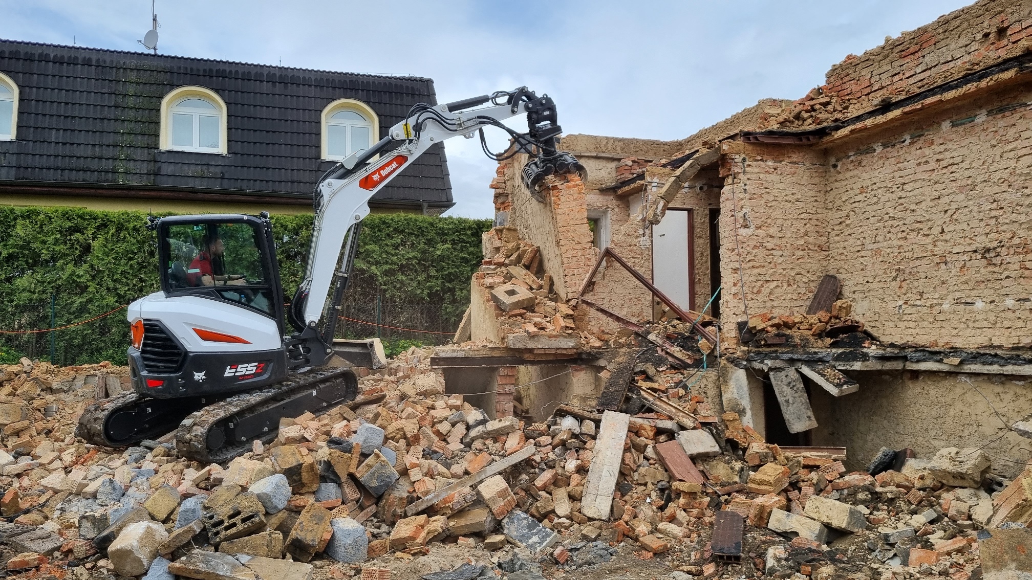 New Bobcat excavator and loader demolish house in just two days