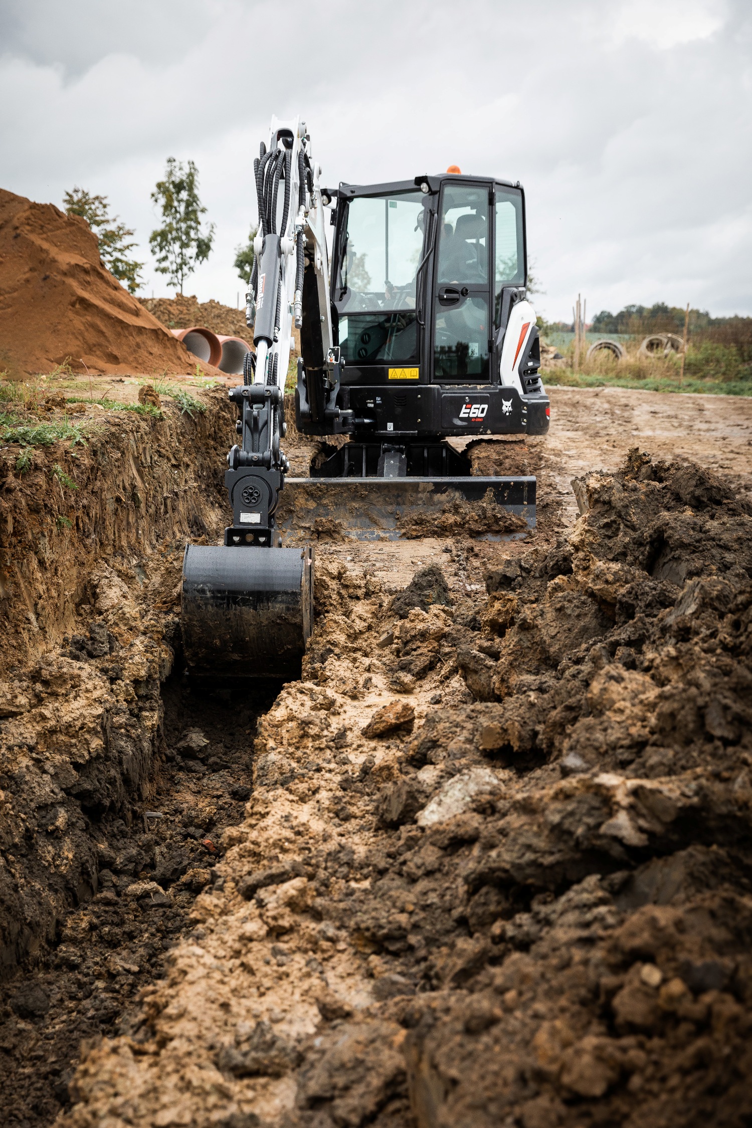 Bobcat takes centre stage on Balgownie stand at ScotPlant