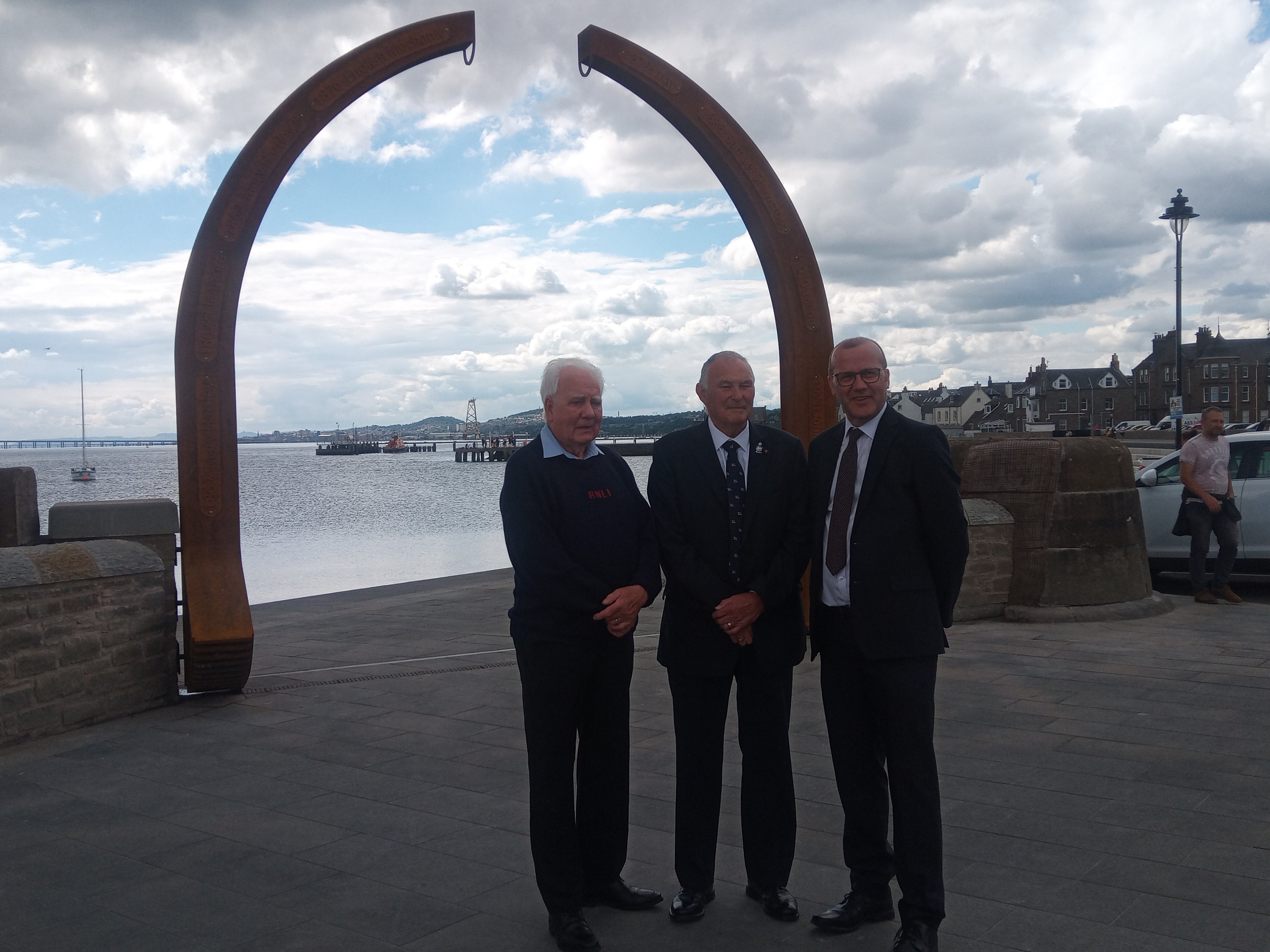 Lifeboat tribute tops off Dundee flood protection scheme