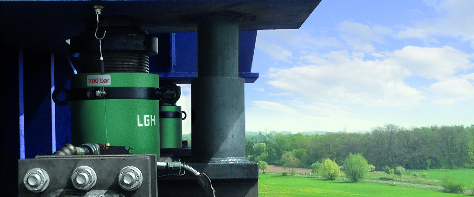LGH bridges gap in infrastructure rental market with new 520t hydraulic hi-force cylinders investment