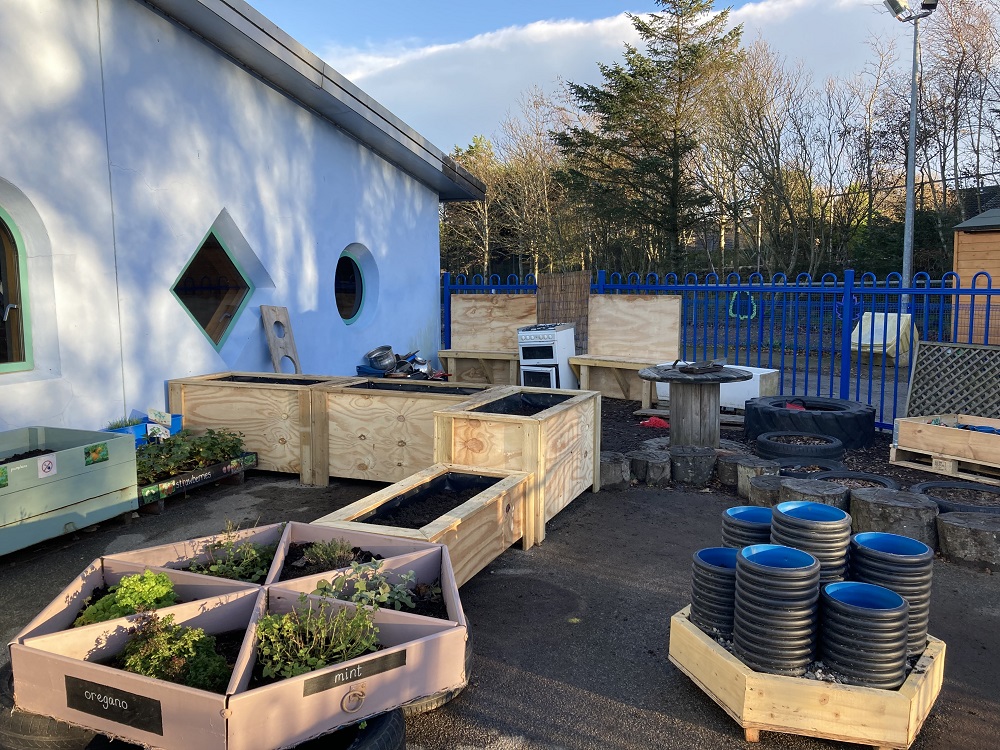 Aberdeen pupils enjoy educational gardening session hosted by Barratt