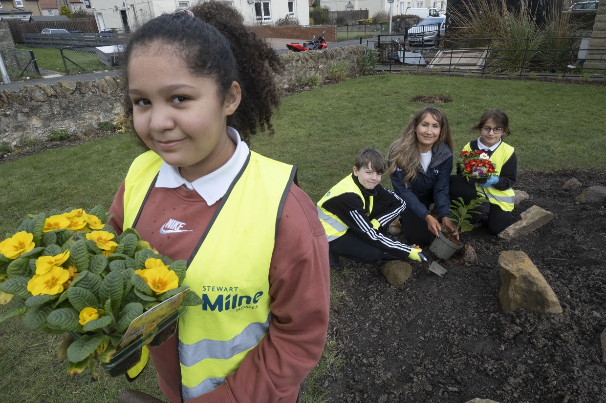 Stewart Milne Homes supports Danderhall’s next generation of budding gardeners