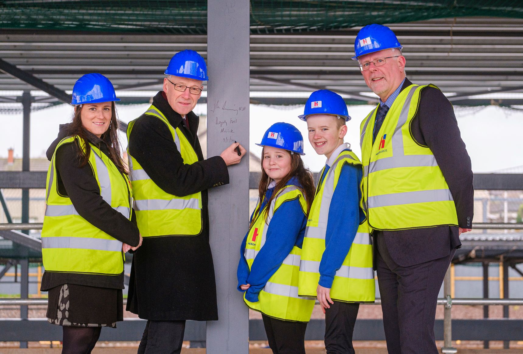 In Pictures: John Swinney tops out new Danderhall primary school