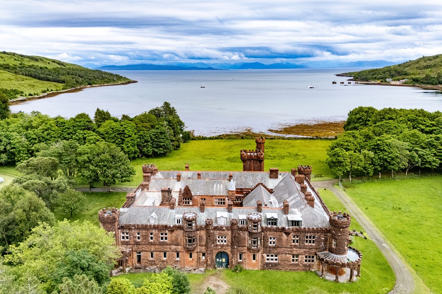 Kinloch Castle put up for sale by NatureScot