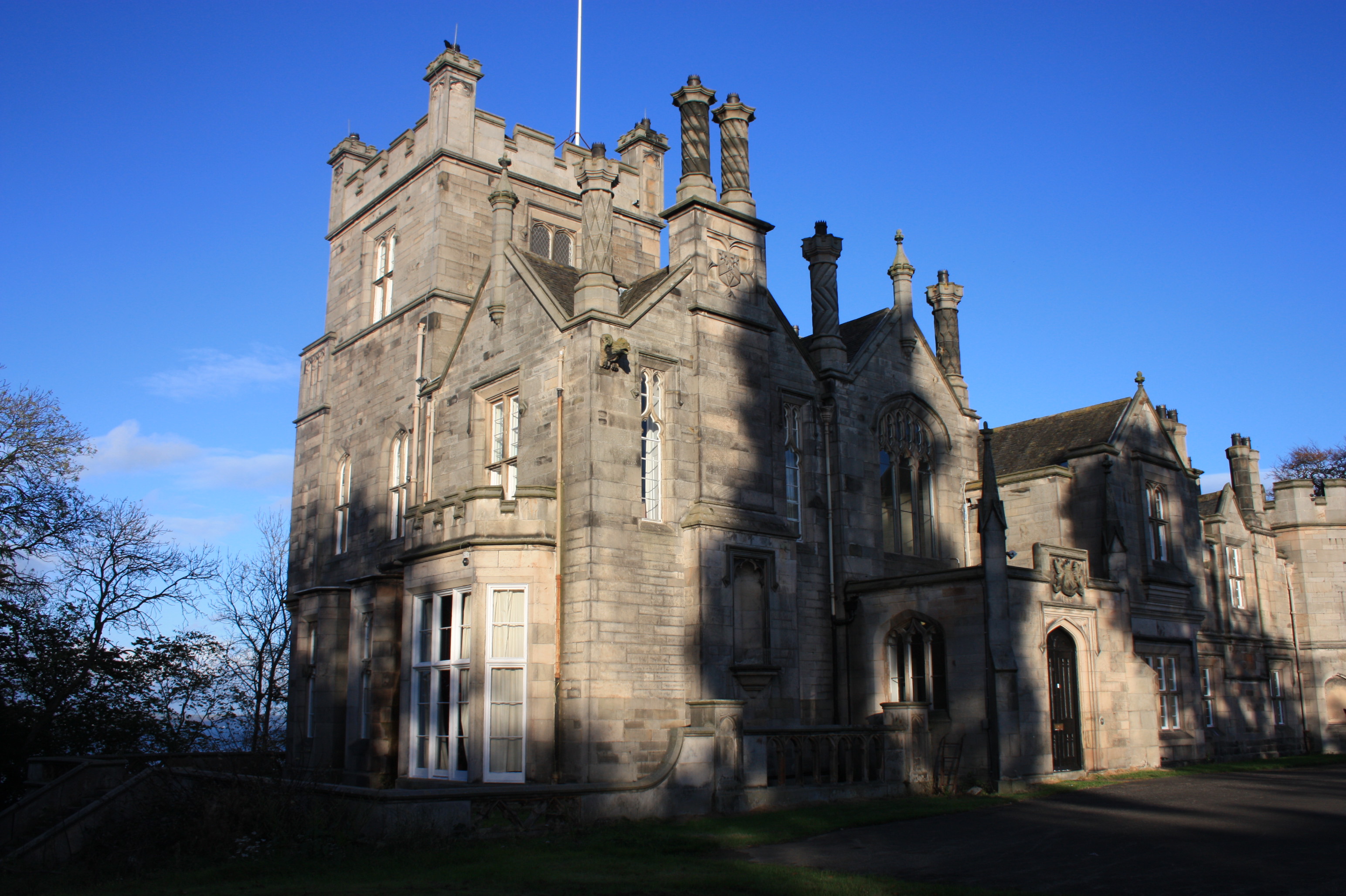 Worker dies after Edinburgh roof fall