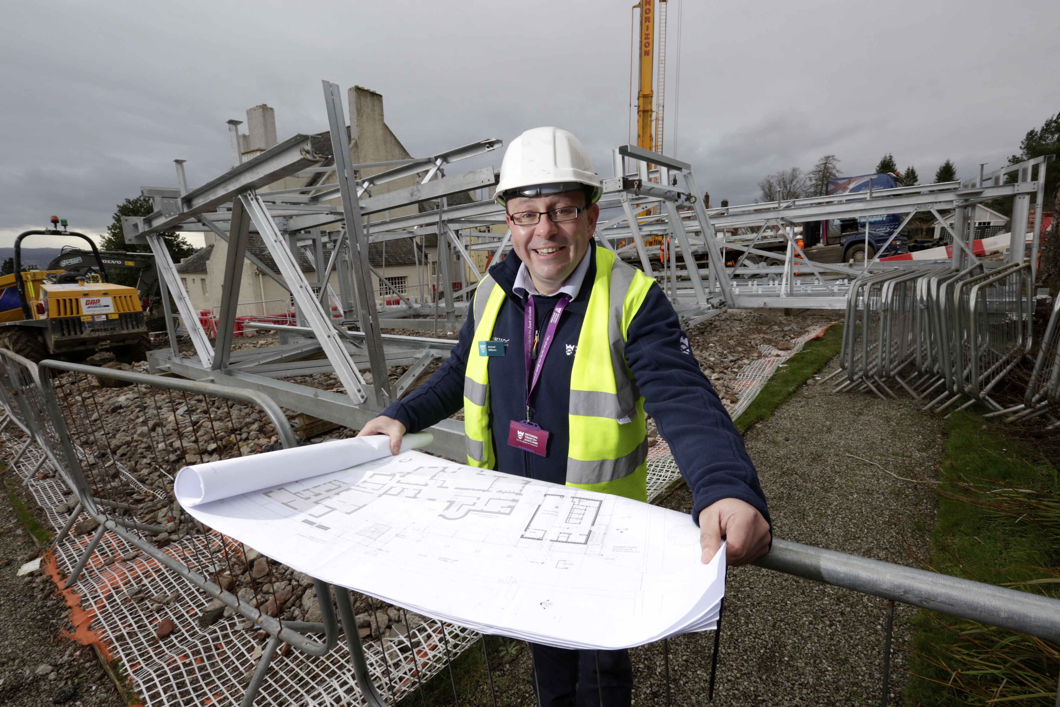 Work begins to construct box to save Mackintosh’s Hill House