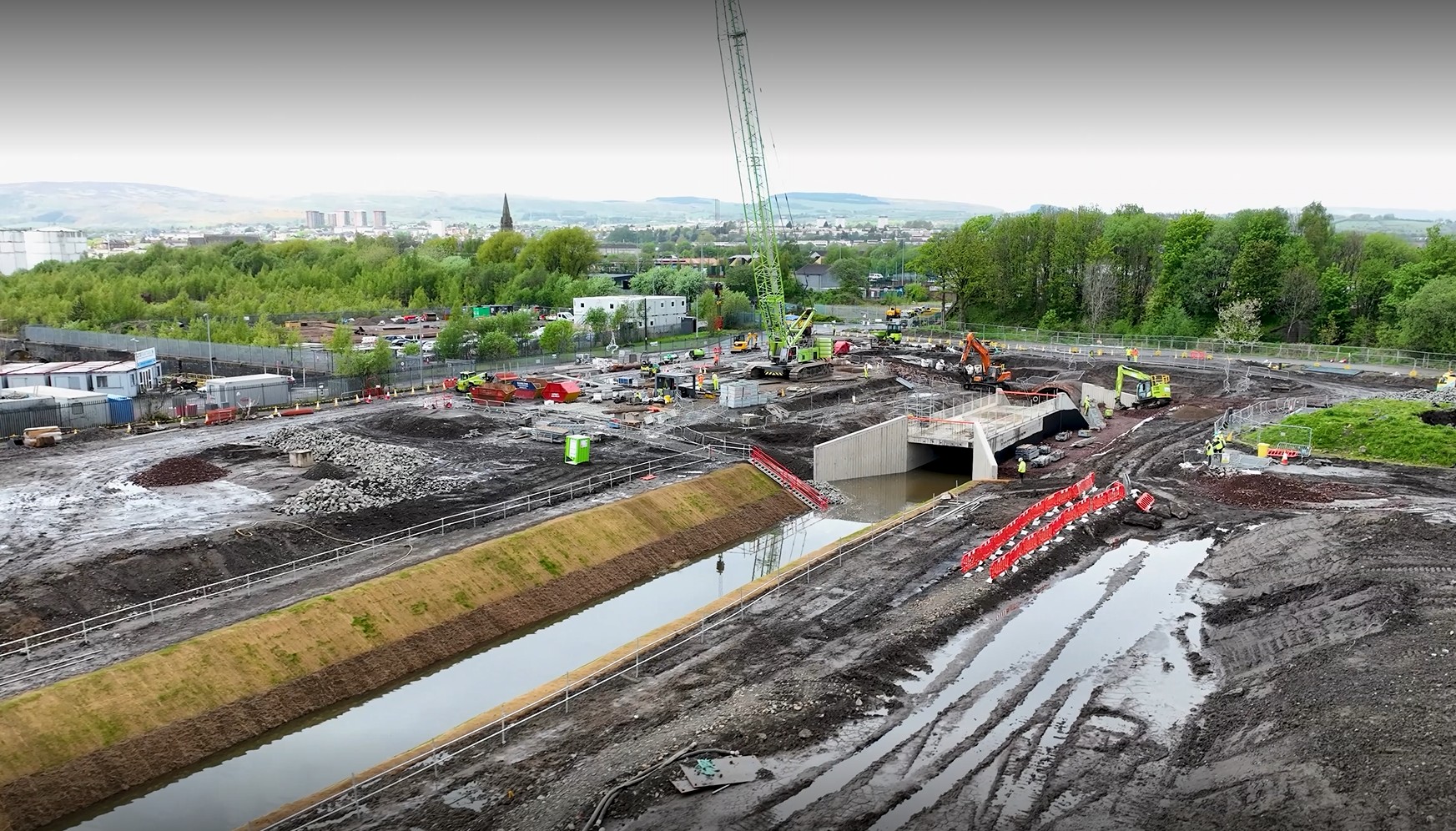 Video: New water channel marks milestone in River Clyde road bridge construction