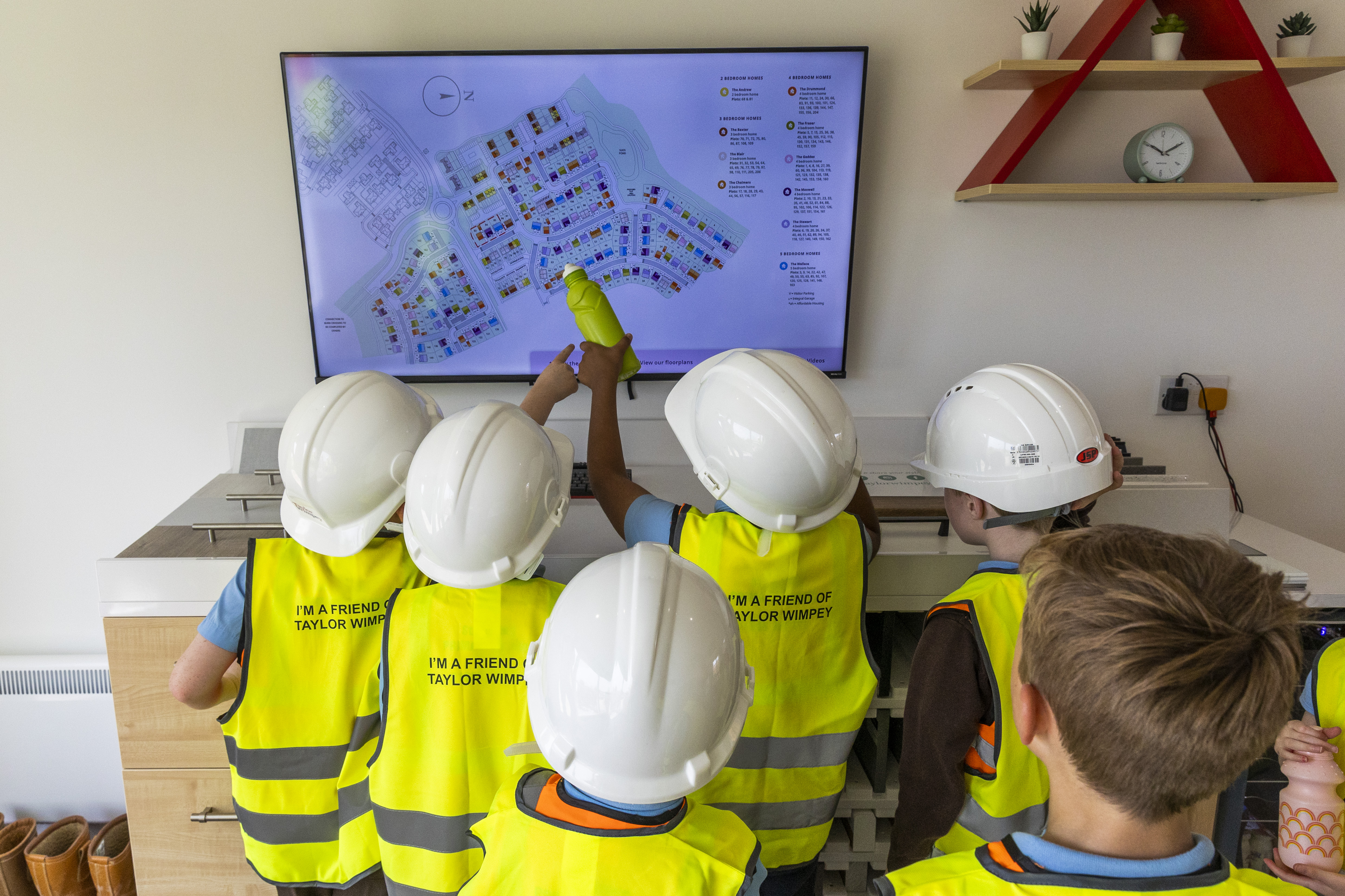 Hamilton school children get a lesson from Taylor Wimpey