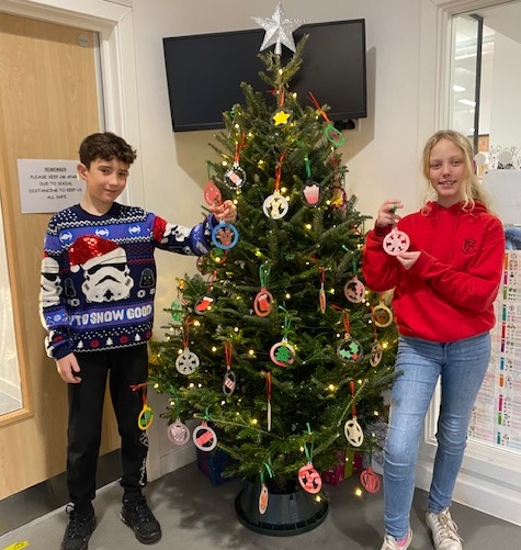 Dandara donates eco-friendly baubles and Christmas tree to primary school