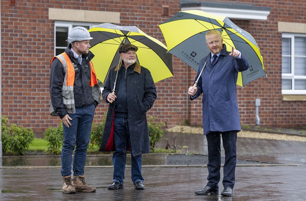 Local MSP visits Barratt development to mark site manager's award win