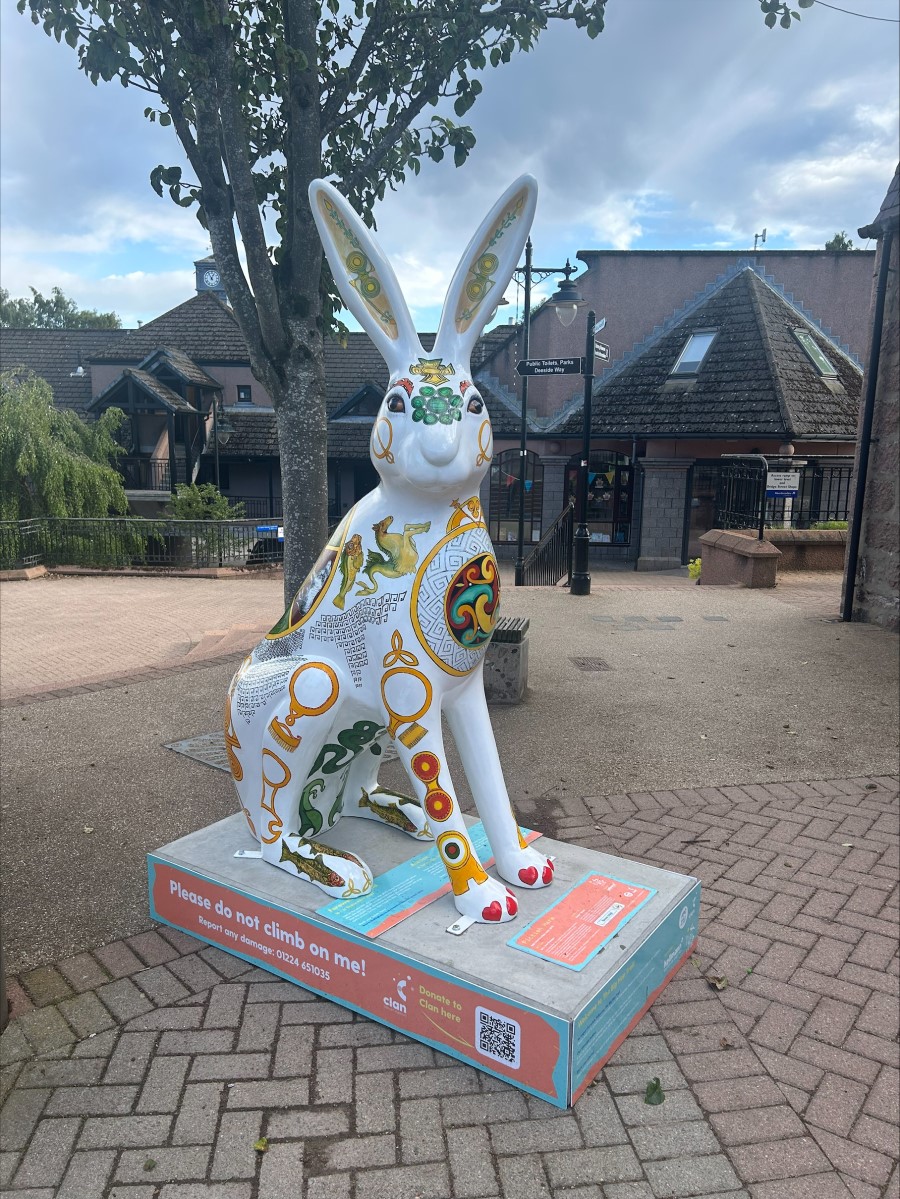 Bancon Group unveils pictish hare in Banchory and winner of design competition
