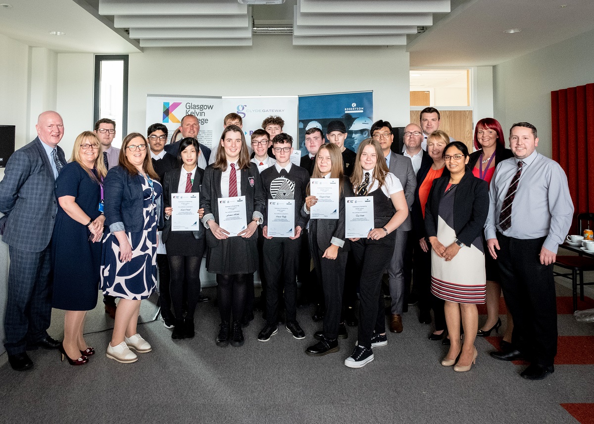 Robertson helps Clyde Gateway pupils engineer a career in construction