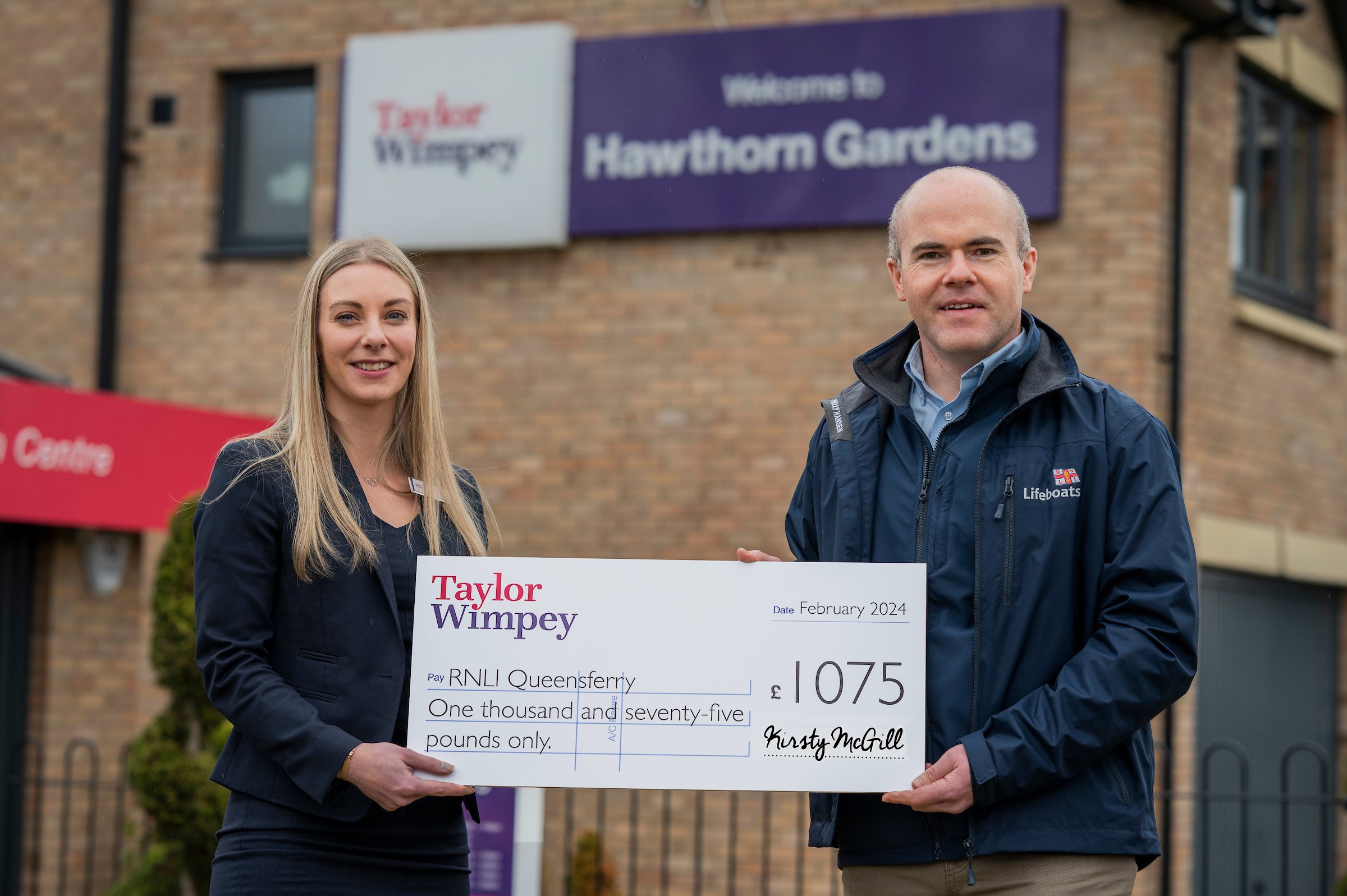Taylor Wimpey donates a further £1,075 to Queensferry RNLI