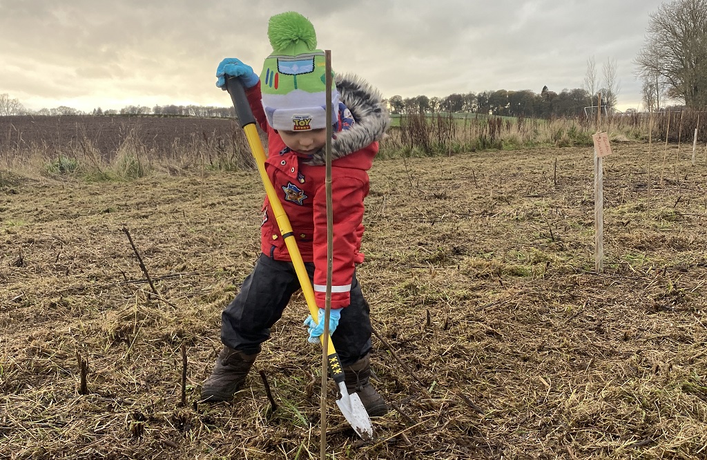 Dykes of Gray community comes together for tree planting