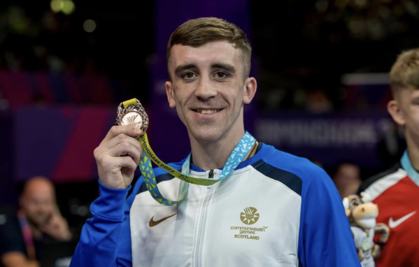 Edinburgh tiling instructor wins at Commonwealth Games