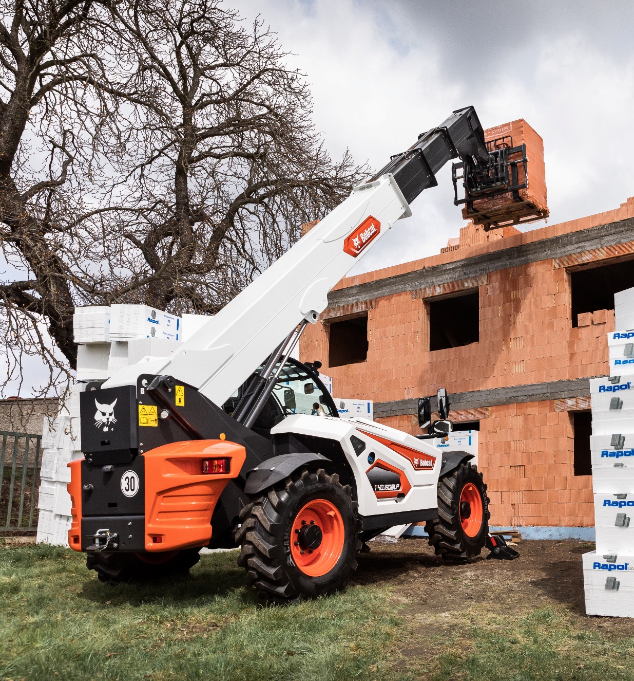 Bobcat takes centre stage on Balgownie stand at ScotPlant