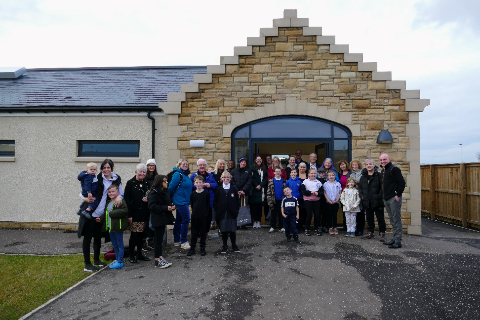 Mac Mic hands over new community hub for Millerhill