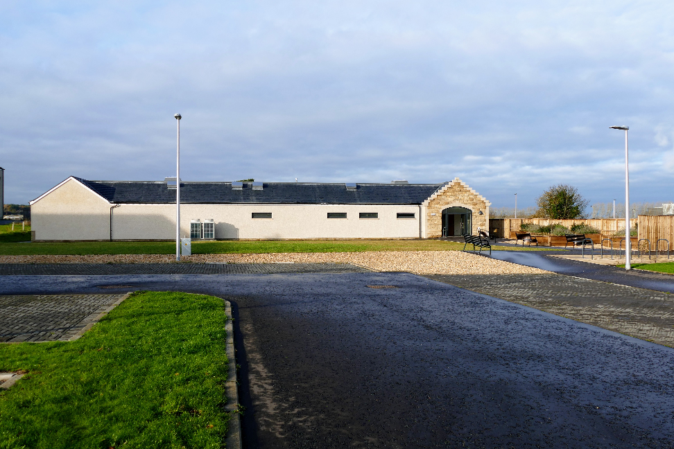 Mac Mic hands over new community hub for Millerhill