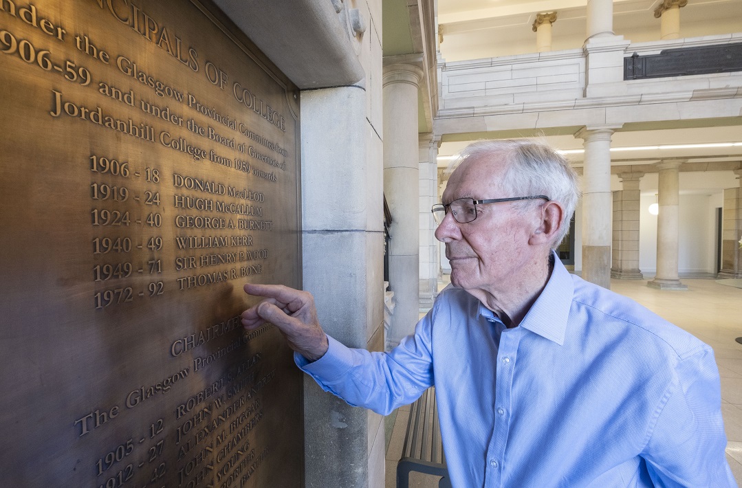 In Pictures: Former Jordanhill Principal returns to David Stow building 50 years on