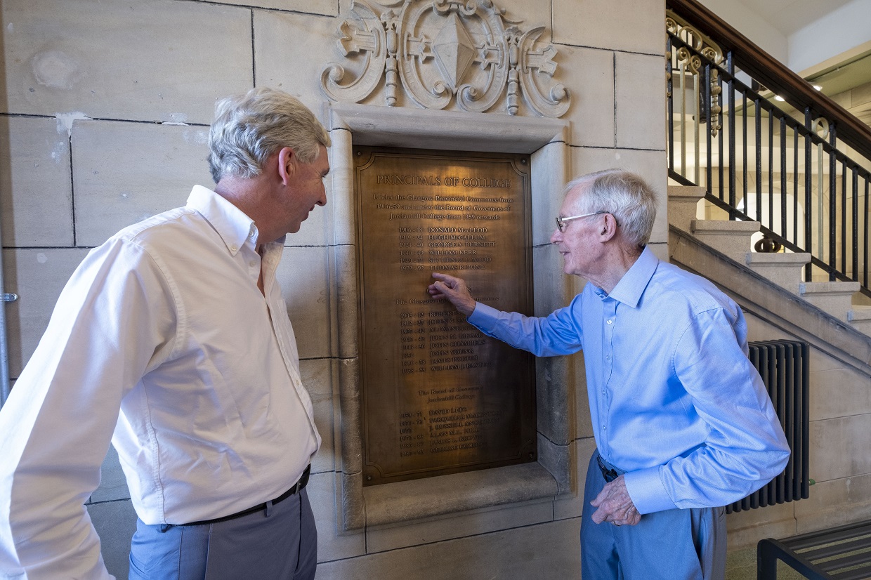 In Pictures: Former Jordanhill Principal returns to David Stow building 50 years on